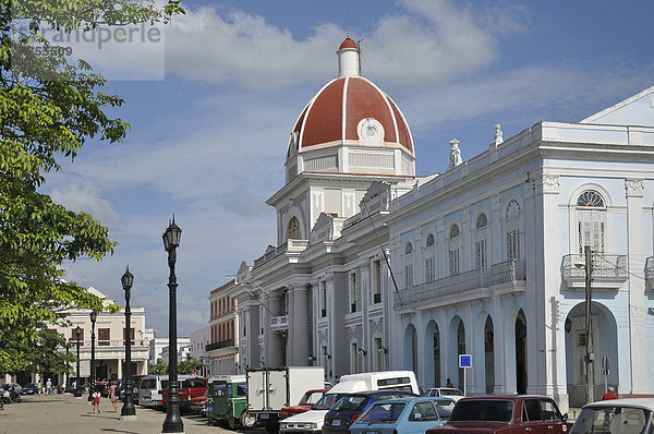 Museo Historico Provincial im Parque Jose Marti  Altstadt  Cienfuegos  Kuba  Karibik  Mittelamerika
