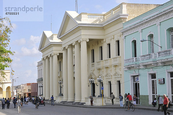Park Vidal in der Altstadt von Santa Clara  Kuba  Karibik  Mittelamerika