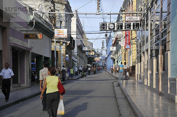 Einkaufsstraße  Jose A Saco  Altstadt  Santiago de Cuba  Kuba  Karibik  Mittelamerika
