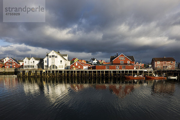 Henningsvaer  Insel Vestvagoya  Lofoten  Norwegen  Skandinavien  Europa