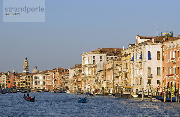Stadtpalästen am Canal Grande zwischen Rialto-Brücke und Akademie  Venedig  Venetien  Italien  Europa