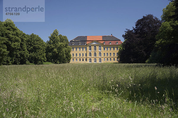 Schloss Nischwitz  Parkseite  bei Wurzen  Sachsen  Deutschland  Europa