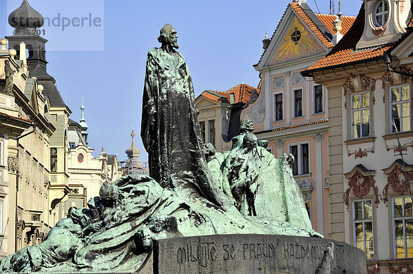 Jan-Hus-Denkmal im Jugendstil von Ladislav Saloun  Platz Altstädter Ring  Altstadt  Prag  Böhmen  Tschechien  Europa