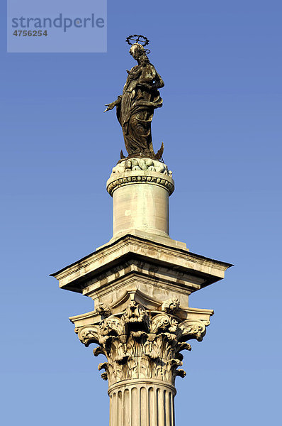 Bronzene Marienstatue auf der Mariensäule  Colonna della Vergine  Piazza Santa Maria Maggiore  Rom  Latium  Italien  Europa