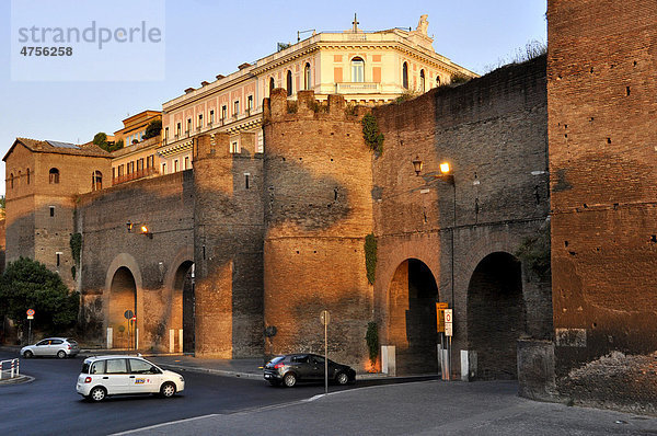 Porta Pinciana der Aurelianischen Mauer  Via Veneto  Rom  Latium  Italien  Europa