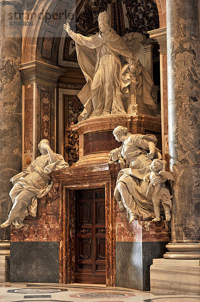 Denkmal für Papst Benedikt XIV.  Basilika St. Peter oder Petersdom  Vatikan  Rom  Latium  Italien  Europa