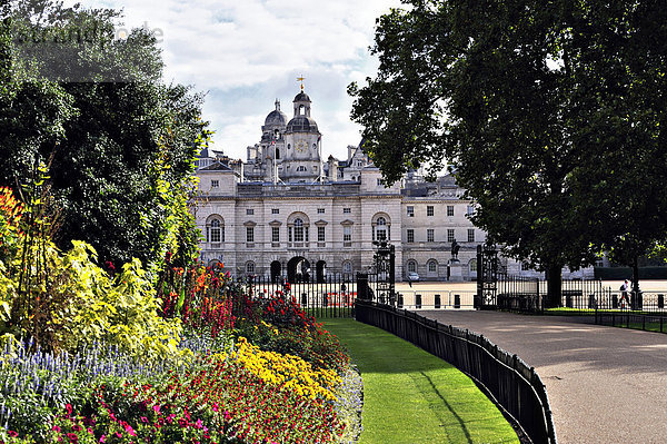 St. James Park  mit Blick auf den Horse Guards Parade Paradeplatz  London  England  Großbritannien  Europa