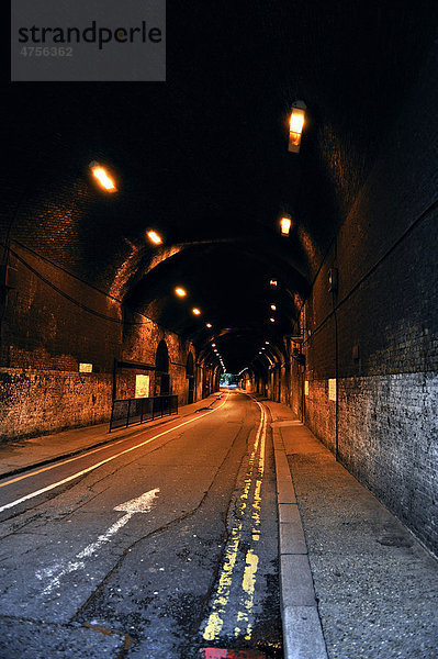 Ein Straßentunnel  London  England  Großbritannien  Europa