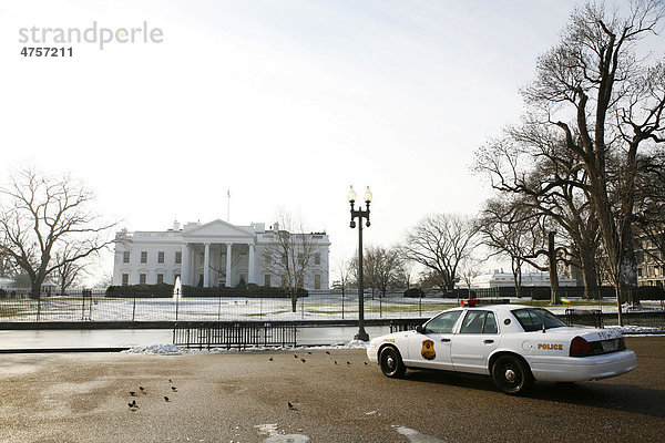 Polizei vor dem Weißen Haus  Washington DC  USA  Amerika