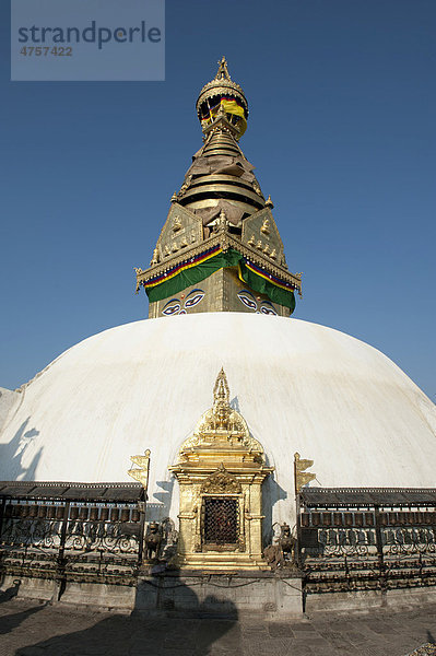 Tibetischer Buddhismus  Hinduismus  Tempel Swayambhunath  weißer Stupa  goldener Turm  Himalaja  Kathmandu  Kathmandutal  Nepal  Asien