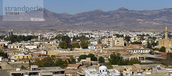 Blick auf Nord-Nikosia  auch Lefkosa oder Lefkosia  Hauptstadt von Nordzypern  türkisch  Insel Zypern  Südosteuropa