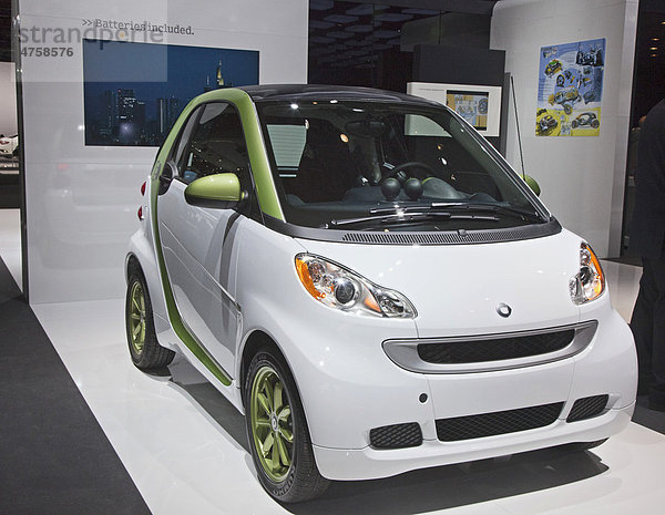 Smart Plug-in Elektroauto auf einem Stand der North American International Auto Show  Detroit Motor Show  Detroit  Michigan  USA