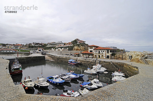 Boote  Hafen  Comillas  Cantabria  Kantabrien  Spanien  Europa