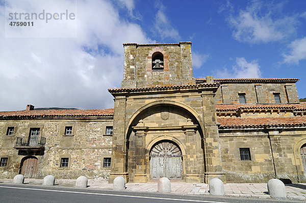 Colegiata de Arbas  Kirche  Arbas del Puerto  Villamanin  Provinz Kastilien Leon  Spanien  Europa