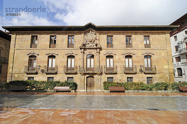 Historisches Gebäude  Plaza Alfonso II  Oviedo  Asturias  Asturien  Spanien  Europa