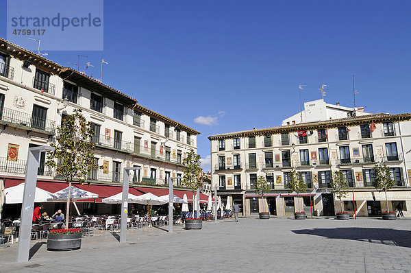 Straßencafes  Plaza de los Fueros  Tudela  Navarra  Spanien  Europa