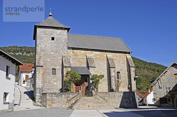 Kirche  Aribe  Aezkoa-Tal  Orbaitzeta  Orbaiceta  Pyrenäen  Navarra  Spanien  Europa