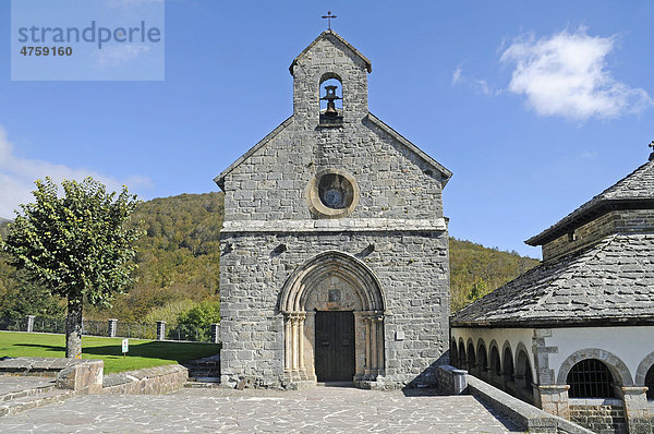 Real Colegiata de Roncesvalles Kirche  Jakobsweg  Pilgerstation  Roncesvalles  Orreaga  Pyrenäen  Navarra  Spanien  Europa