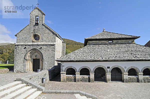 Real Colegiata de Roncesvalles  Kirche  Jakobsweg  Pilgerstation  Roncesvalles  Orreaga  Pyrenäen  Navarra  Spanien  Europa