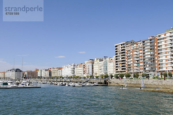 Kleiner Hafen  Uferpromenade  Santander  Cantabria  Kantabrien  Spanien  Europa