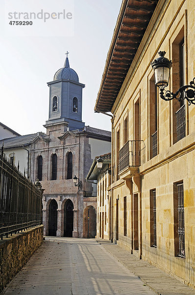 Santa Clara  Kirche  Gernika Lumo  Guernica  Provinz Bizkaia  Pais Vasco  Baskenland  Spanien  Europa