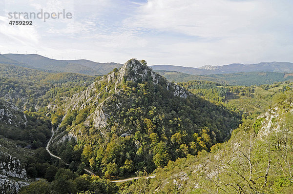 Landschaft  Arantzazu  Aranzazu  Onati  Provinz Guipuzkoa  Guipuzcoa  Pais Vasco  Baskenland  Spanien  Europa