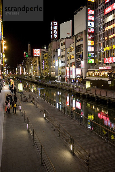 Dotonbori Kanal im Dotonbori-Viertel am Abend  Osaka  Japan  Asien