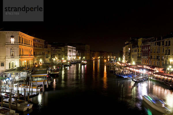 Nachtaufnahme  Canal Grande  Venedig  Venetien  Italien  Europa