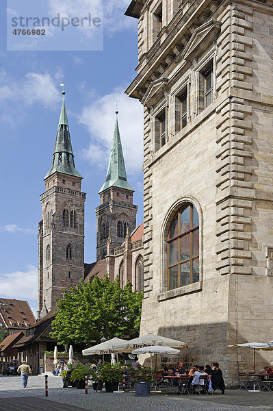 Rathaus mit den Türmen der Kirche St. Sebald  Nürnberg  Mittelfranken  Franken  Bayern  Deutschland  Europa