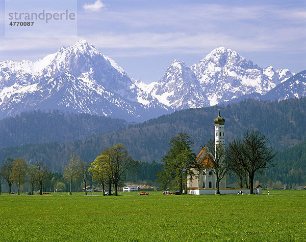 Wallfahrtskirche St. Coloman vor dem Tegelberg  Bayerisch Schwaben  Bayern  Deutschland  Europa