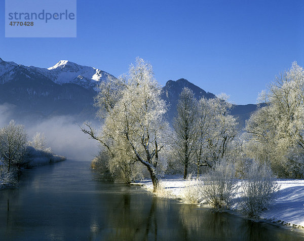 Kochelsee unter dem Heimgarten  Oberbayern  Bayern  Deutschland  Europa