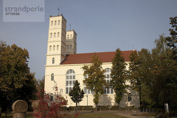 Dorfkirche  klassizistisch  Architekt Karl Friedrich Schinkel  Straupitz  Spreewald  Brandenburg  Deutschland  Europa