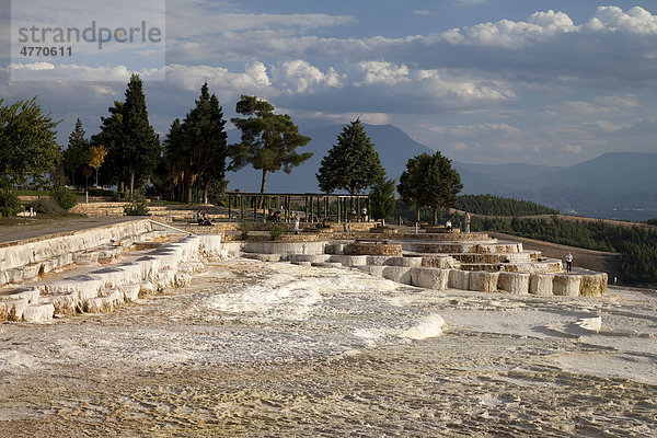 Kalksinterterrassen von Pamukkale  UNESCO-Weltkulturerbe  Denizli  Türkei  Asien