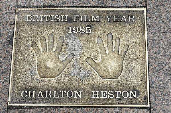 Handabdruck von Charlton Heston  Leicester Square  London  England  Großbritannien  Europa