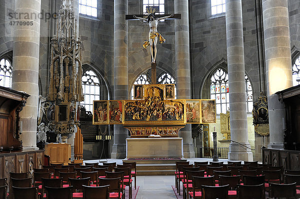 Innenansicht mit Hochaltar  St. Michael  Evangelische Stadtpfarrkirche  Schwäbisch Hall  Baden-Württemberg  Deutschland  Europa