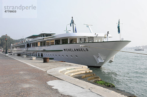 Michelangelo  Flusskreuzfahrtschiff  Kreuzfahrtschiff  Venedig  Venetien  Italien  Europa