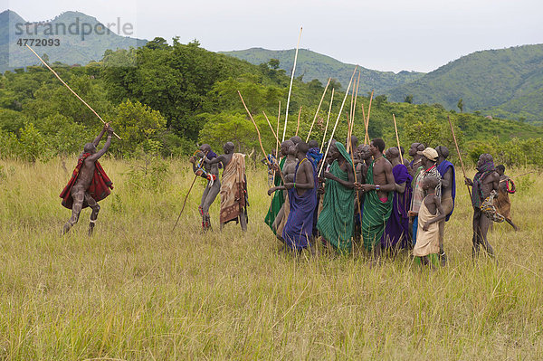 Donga Kampf Zeremonie  Surma Volk  Tulgit  Omo-Tal  Äthiopien  Afrika