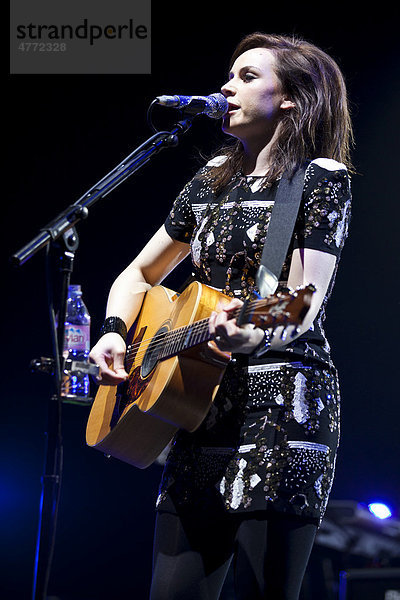 Die schottische Singer-Songwriterin Amy Macdonald live im Hallenstadion Zürich  Schweiz  Europa