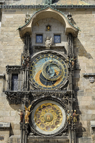 Astronomische Uhr am Rathaus von Prag  Tschechische Republik  Europa