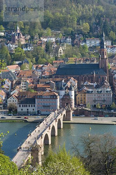 Stadtbild mit Alte Brücke oder Karl-Theodor-Brücke  Brückentor und Heiliggeistkirche  Heidelberg  Neckar  Kurpfalz  Baden-Württemberg  Deutschland  Europa
