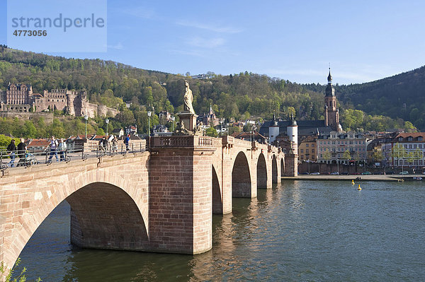 Stadtbild Mit Alte Brücke oder Karl-Theodor-Brücke  Heidelberg  Neckar  Kurpfalz  Baden-Württemberg  Deutschland  Europa