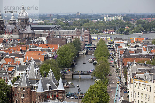 Waag mit Geldersekade  Nikolas-Kirche und Schreierstoren  Amsterdam  Holland  Niederlande  Europa