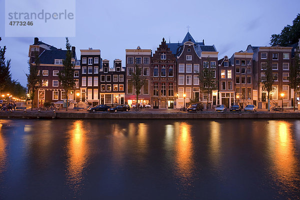 Grachtenhäuser abends an der Herengracht  Amsterdam  Holland  Niederlande  Europa