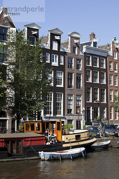 Wohnboot und Boote an der Prinsengracht  Amsterdam  Holland  Niederlande  Europa
