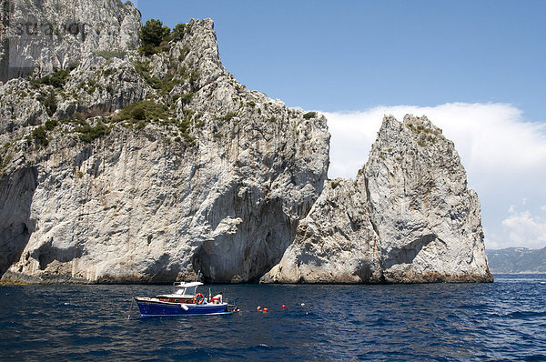 Boot an der Ostküste  Insel Capri  Italien  Europa