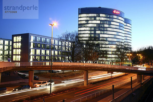 Der neue Firmensitz der EON Ruhrgas AG  seit Oktober 2010 arbeiten hier fast 2000 Mitarbeiter im neuen Verwaltungsgebäude  Essen  Nordrhein-Westfalen  Deutschland  Europa