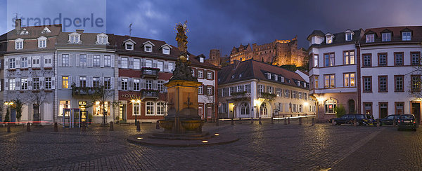 Kornmarkt mit Schlossruine  Heidelberg  Baden-Württemberg  Deutschland  Europa