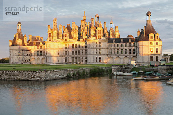 Schloss Chambord  Nordfassade  Department Loire et Cher  Region Centre  Frankreich  Europa