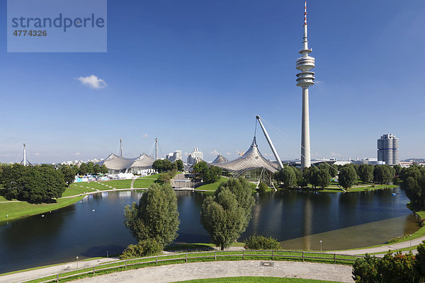 Olympiagelände mit Fernsehturm  Olympiahalle und BMW Hochhaus  München  Oberbayern  Bayern  Deutschland  Europa