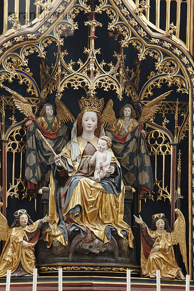 Maria als Himmelskönigin im Hochaltar  Wallfahrtskirche Maria Laach am Jauerling  Wachau  Waldviertel  Niederösterreich  Österreich  Europa